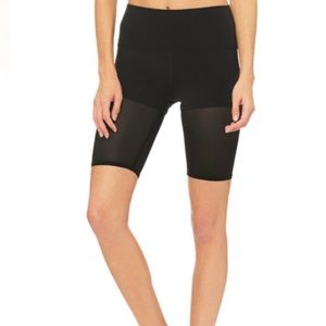Alo Yoga 9” High-Waist Lavish Short